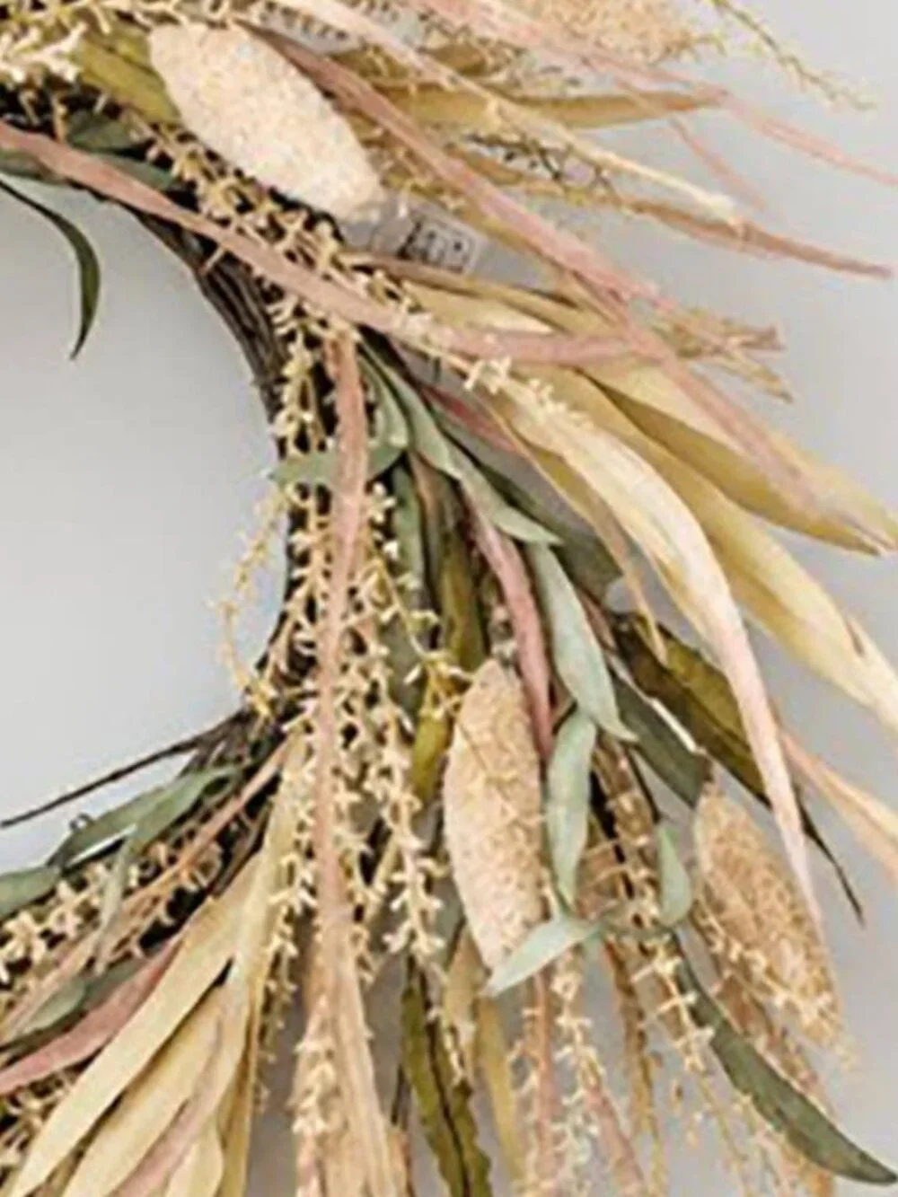 NWT Cream and Natural Wreath